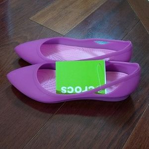 NWT Crocs Rio Flat